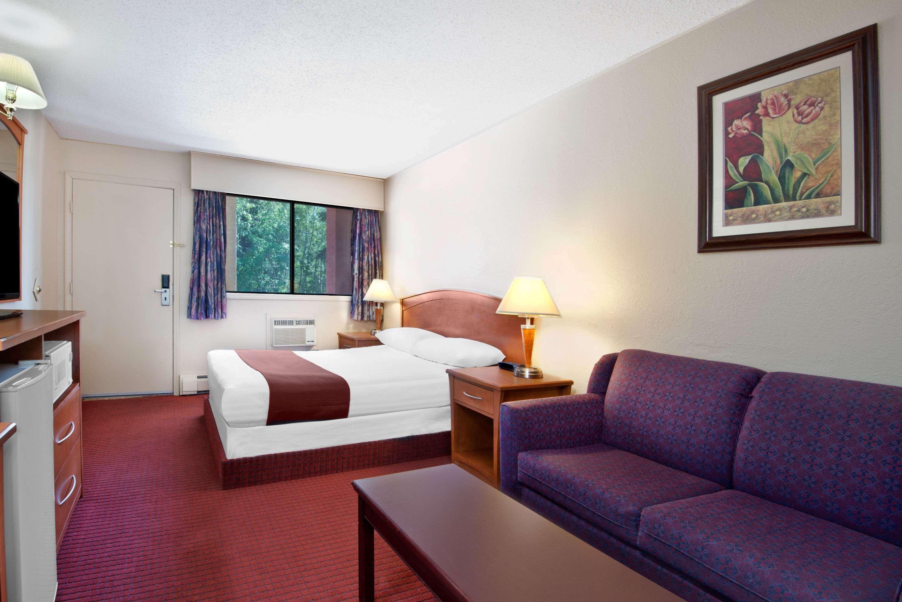 Howard Johnson By Wyndham Red Deer Exteriör bild