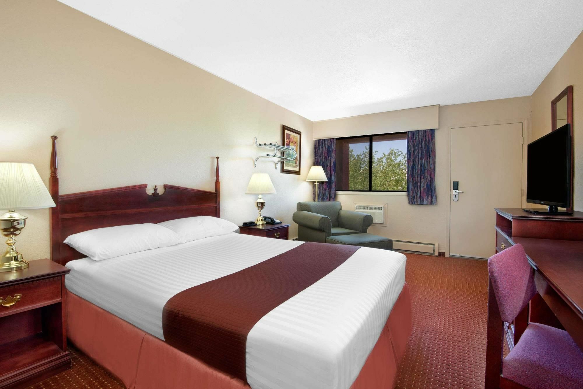 Howard Johnson By Wyndham Red Deer Exteriör bild